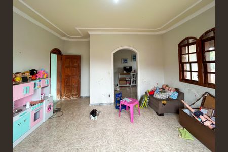 Casa à venda com 5 quartos, 365m² em Rio Branco, Belo Horizonte