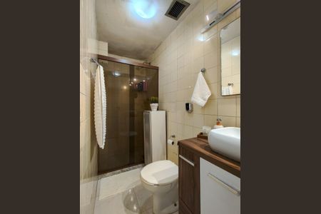 Apartamento à venda com 77m², 3 quartos e 1 vaga Apartamento à venda com 77m², 3 quartos e 1 vagaBanheiro Corredor