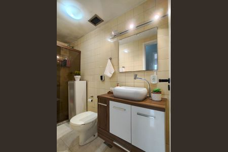 Apartamento à venda com 77m², 3 quartos e 1 vaga Apartamento à venda com 77m², 3 quartos e 1 vagaBanheiro Corredor