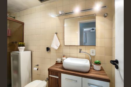 Apartamento à venda com 77m², 3 quartos e 1 vaga Apartamento à venda com 77m², 3 quartos e 1 vagaBanheiro Corredor