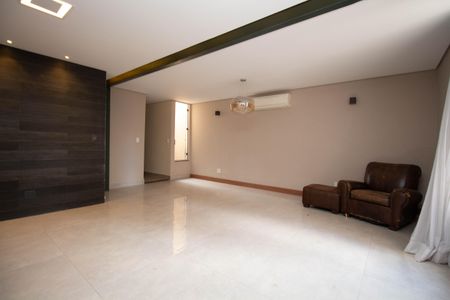 Sala 1 de casa para alugar com 4 quartos, 290m² em Guará Ii, Brasília