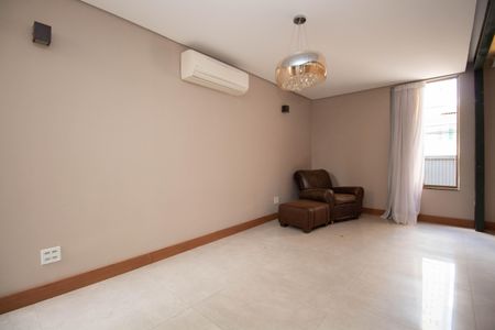 Sala 1 de casa para alugar com 4 quartos, 290m² em Guará Ii, Brasília