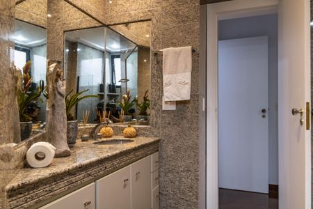 Apartamento à venda com 235m², 4 quartos e 3 vagasBanheiro da Suíte 3