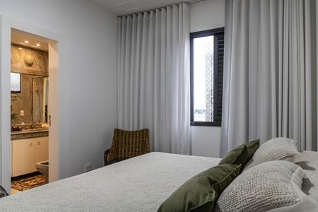 Apartamento à venda com 235m², 4 quartos e 3 vagasSuíte 2