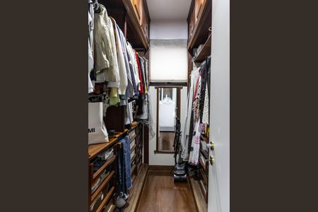 Apartamento à venda com 235m², 4 quartos e 3 vagasCloset