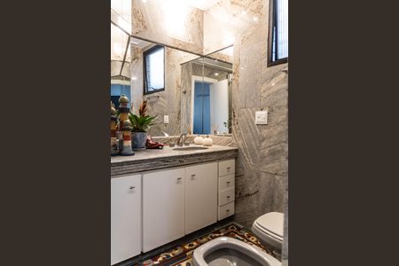 Apartamento à venda com 235m², 4 quartos e 3 vagasBanheiro da Suíte 2