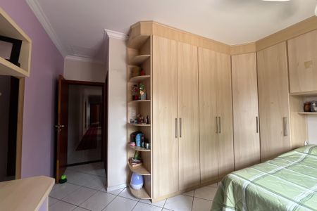 Casa à venda com 199m², 4 quartos e 4 vagasSuíte 2