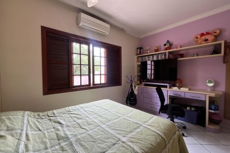 Casa à venda com 199m², 4 quartos e 4 vagasSuíte 2