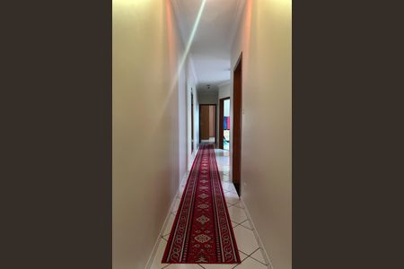 Casa à venda com 199m², 4 quartos e 4 vagasCorredor