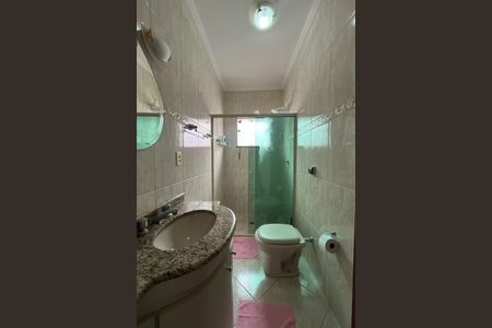 Casa à venda com 199m², 4 quartos e 4 vagasBanheiro da Suíte 2