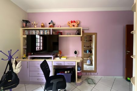 Casa à venda com 199m², 4 quartos e 4 vagasSuíte 2