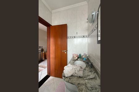 Casa à venda com 199m², 4 quartos e 4 vagasBanheiro da Suíte 1