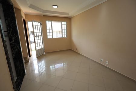Casa de condomínio à venda com 115m², 3 quartos e 2 vagasSala de TV