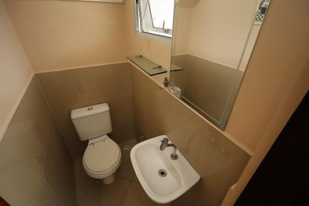 Casa de condomínio à venda com 115m², 3 quartos e 2 vagasLavabo