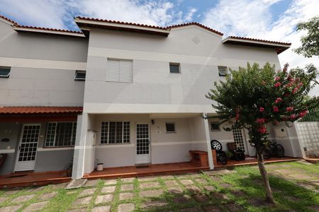 Casa de condomínio à venda com 115m², 3 quartos e 2 vagasFachada