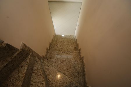 Casa de condomínio à venda com 115m², 3 quartos e 2 vagasEscada