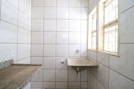 Cozinha e Área de Serviço de kitnet/studio para alugar com 1 quarto, 18m² em Martins, Uberlândia