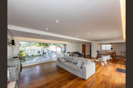 Casa à venda com 4 quartos, 295m² em Jardim Marajoara, São Paulo