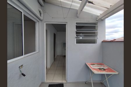Entrada  de casa para alugar com 1 quarto, 30m² em Vila das Merces, São Paulo