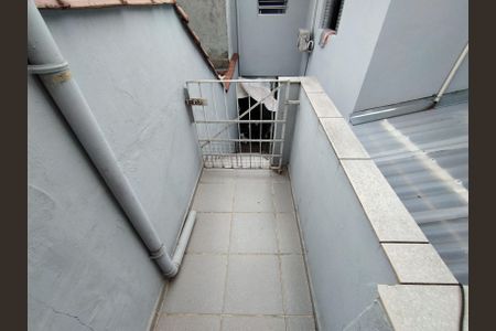 Entrada  de casa para alugar com 1 quarto, 30m² em Vila das Merces, São Paulo