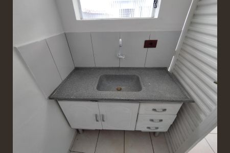 Casa para alugar com 30m², 1 quarto e sem vaga Casa para alugar com 30m², 1 quarto e sem vagaCozinha - Armários