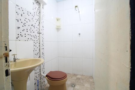 Banheiro de casa para alugar com 1 quarto, 45m² em Jardim Regis, São Paulo