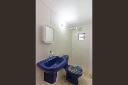 Banheiro de kitnet/studio para alugar com 1 quarto, 69m² em Km 18, Osasco