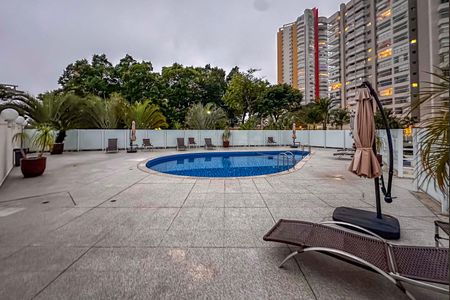 Apartamento à venda com 160m², 3 quartos e 4 vagasÁrea comum - Piscina