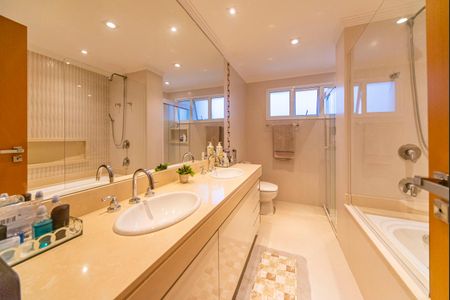 Apartamento à venda com 160m², 3 quartos e 4 vagasBanheiro do Quarto 3