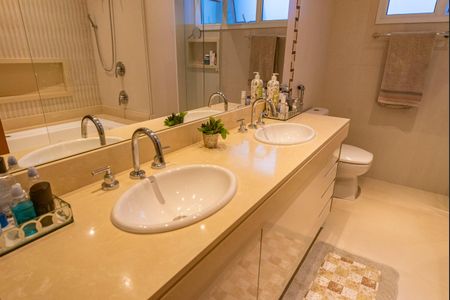 Apartamento à venda com 160m², 3 quartos e 4 vagasBanheiro do Quarto 3