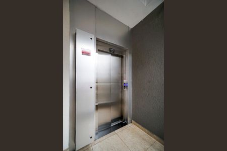 Apartamento à venda com 65m², 2 quartos e sem vaga Apartamento à venda com 65m², 2 quartos e sem vagaHall do elevador