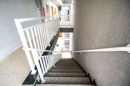 Apartamento à venda com 65m², 2 quartos e sem vaga Apartamento à venda com 65m², 2 quartos e sem vagaEscada