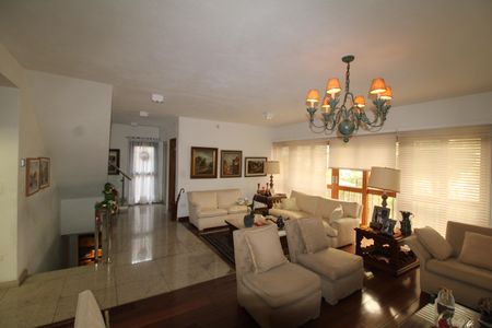 Casa à venda com 412m², 7 quartos e 5 vagasSala