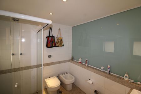 Casa à venda com 412m², 7 quartos e 5 vagasQuarto 3 - Banheiro