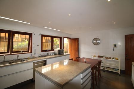 Casa à venda com 412m², 7 quartos e 5 vagasCozinha