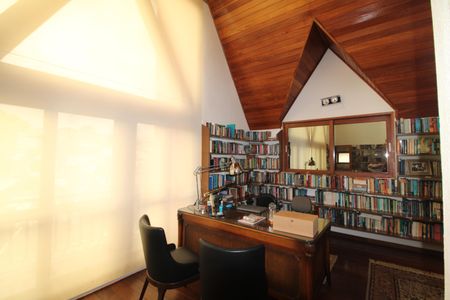 Casa à venda com 412m², 7 quartos e 5 vagasEscritório