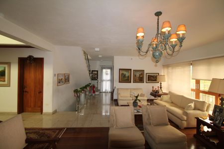 Casa à venda com 412m², 7 quartos e 5 vagasSala