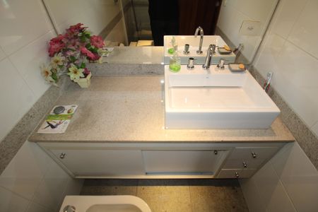 Casa à venda com 412m², 7 quartos e 5 vagasQuarto 4 - Banheiro