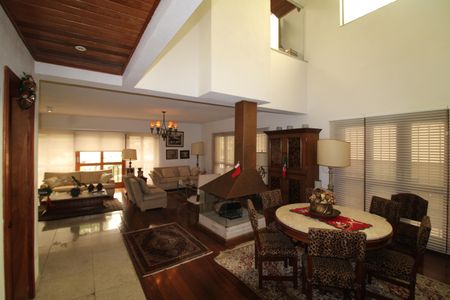 Casa à venda com 412m², 7 quartos e 5 vagasSala