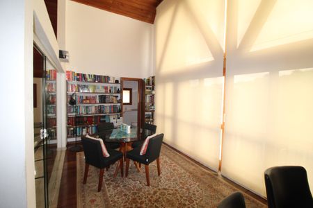 Casa à venda com 412m², 7 quartos e 5 vagasEscritório