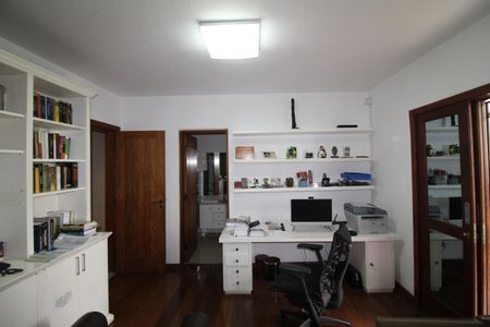 Casa à venda com 412m², 7 quartos e 5 vagasQuarto 2