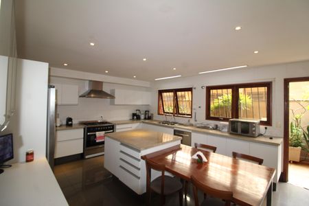 Casa à venda com 412m², 7 quartos e 5 vagasCozinha