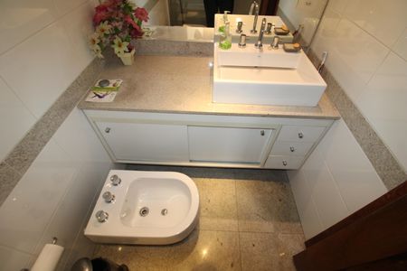 Casa à venda com 412m², 7 quartos e 5 vagasQuarto 4 - Banheiro