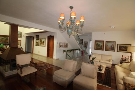 Casa à venda com 412m², 7 quartos e 5 vagasSala