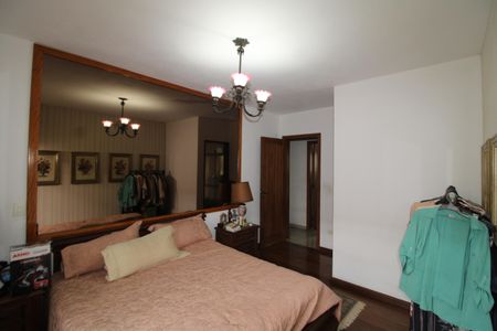 Casa à venda com 412m², 7 quartos e 5 vagasQuarto 1