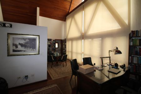 Casa à venda com 412m², 7 quartos e 5 vagasEscritório