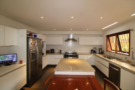 Casa à venda com 412m², 7 quartos e 5 vagasCozinha
