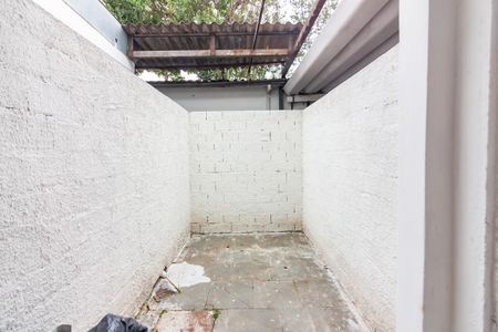 Casa para alugar com 60m², 1 quarto e 1 vagaQuintal