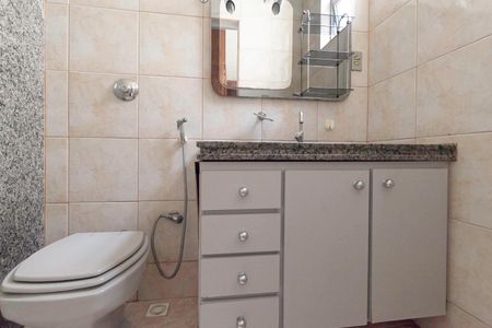 Apartamento à venda com 132m², 4 quartos e 2 vagasBanheiro da suíte 