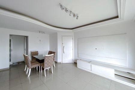 Apartamento à venda com 122m², 3 quartos e 3 vagas Apartamento à venda com 122m², 3 quartos e 3 vagasSala